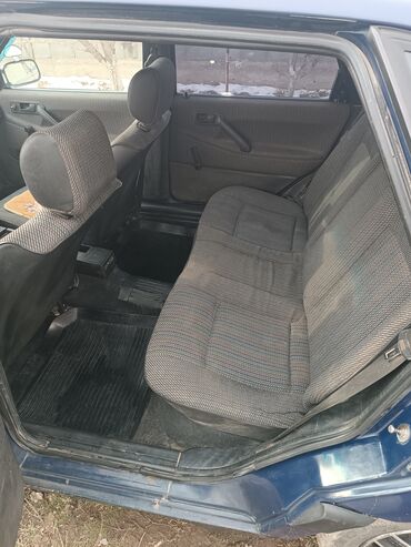 Volkswagen: Volkswagen Passat: 1992 г., 1.8 л, Механика, Бензин, Седан — 4