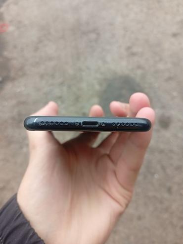macbook 2 ci el: IPhone SE 2020, 64 GB, Qara, Barmaq izi, Simsiz şarj — 6