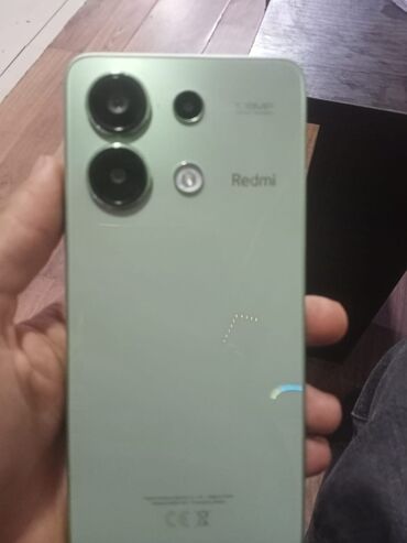 maşın üçün manitorlar: Redmi mobil telefonu, arxa tərəfində yerləşən iki kamera və bir flaş