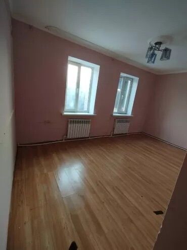 участок в аренду: 100 м², 6 комнат, Утепленный, Бронированные двери, Парковка