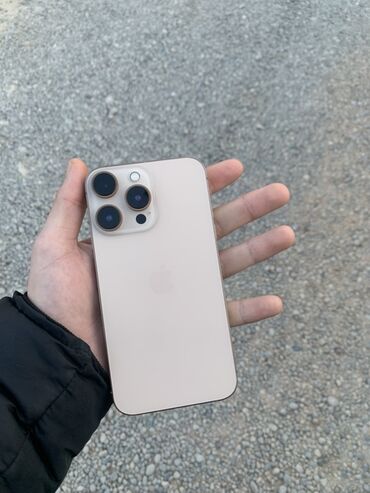 Apple iPhone: IPhone 11 — 12