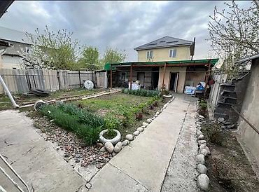 Продажа полдома: 🏡 **ПРОДАЁТСЯ ПОЛДОМА** 📍 Район: Пишпек 🏠 Комнаты: 4 📐 Площадь дома — 1