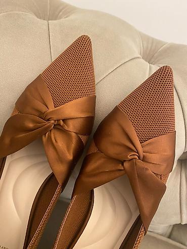 lakovane gleznjace: Elegantne ženske cipele na malu štiklu (kitten heel), u toploj — 2