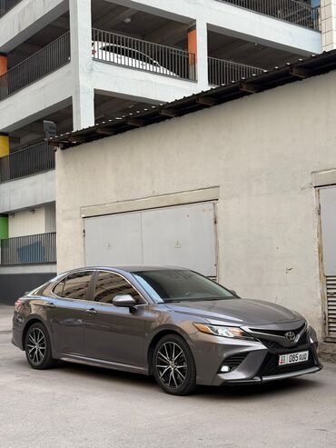срочно срочно продаю машина: Toyota Camry: 2021 г., 2.5 л, Автоматические, Бензин, Седан