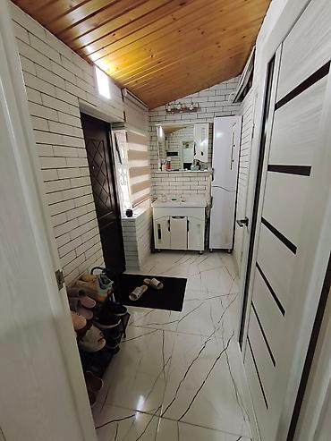 Продажа коттеджей и домов: 🏡 Продаётся дом в центре Бишкека — ул. Раззакова 65/2 💰 Цена: 98000$ 🏠 — 2