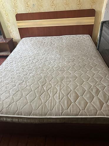 Ev üçün mebel: İşlənmiş, İkinəfərlik çarpayı, Bazasız, Matras ilə, Siyirməsiz — 3