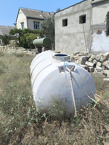 distillə olunmuş su satışı: Her iki su ceni satilir.Su axidan yeri partdagi cati yoxdu.Qiymetde — 4