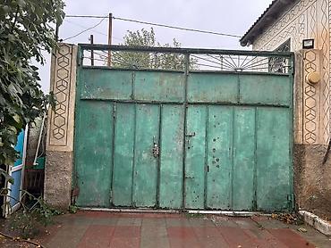 Ремонт и строительство: Б/у Железо Дворовые ворота, Распашные, Механические, С дверью, цвет - Зеленый — 4