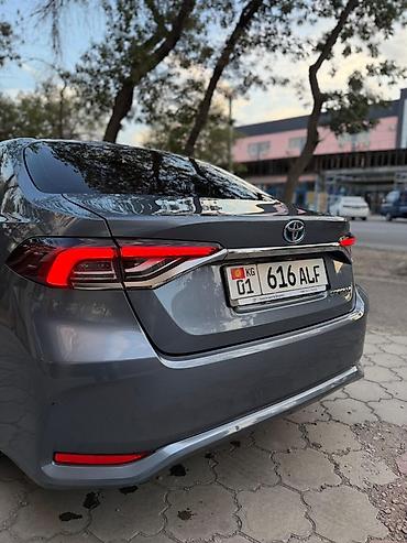 мини купир: Toyota Corolla: 2023 г., 1.8 л, Автомат, Гибрид, Седан — 10