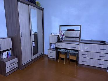 silver kitchen: Спальный гарнитур, Б/у, Комод, Двуспальная кровать, Тумба, цвет - Коричневый — 3