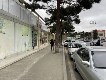 Digər kommersiya daşınmaz əmlakı: 20yanvar metrosuna yaxın,sahəsi 105 kv/m olan,obyekt paltar maqazası — 8