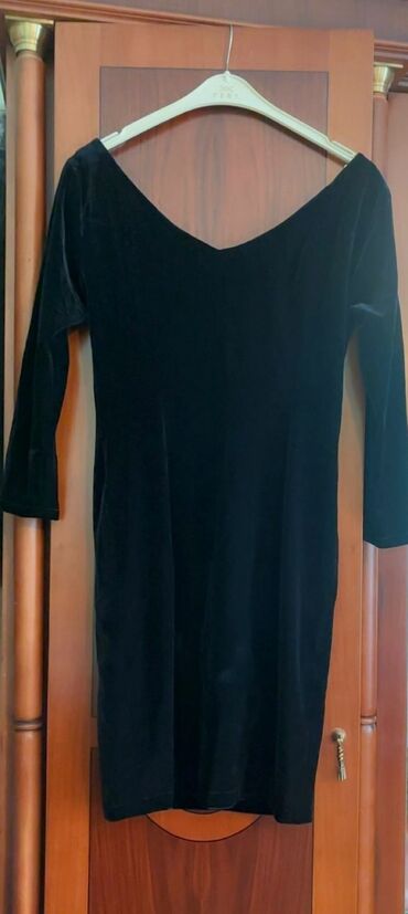 Ziyafət donları: Ziyafət geyimlərinin satışı her rengde var. Qiymetler ferqlidi. 15 azn — 7