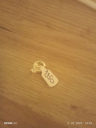 Prstenje: Srebrne minđuše sa kukicom i privjeskom u obliku suze. Centralni deo na lalafo.rs — 2 Prstenje: Srebrne minđuše sa kukicom i privjeskom u obliku suze. Centralni deo — 2