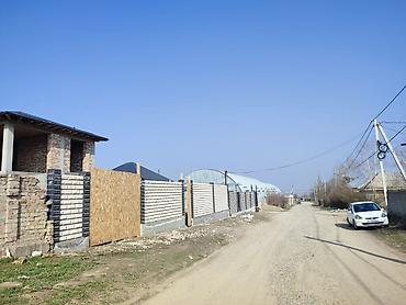 Продажа коттеджей и домов: Продаётся 2-этажный дом ПСО 📍 с. Кунтуу (всего 300 м от трассы) 📐 — 6