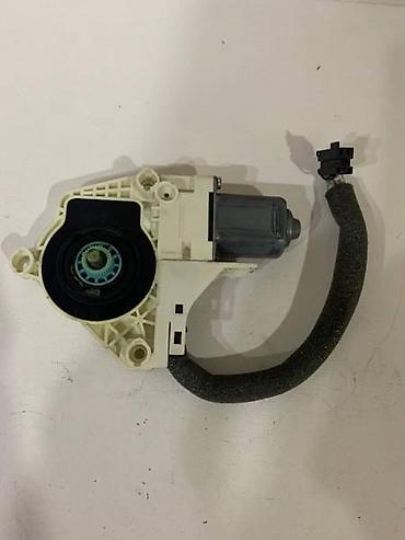 rolsue planeta: MOTOR PODIZAČA STAKLA ZA AUDI Q5 OD 2011. DO 2016. GOD. - 8KO959811A — 1