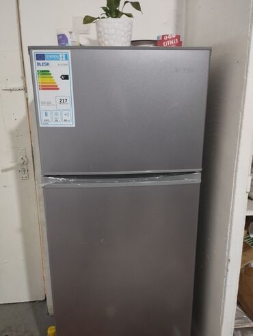 бьюти холодильник: Холодильник Atlant, Б/у, Однокамерный, 150 *