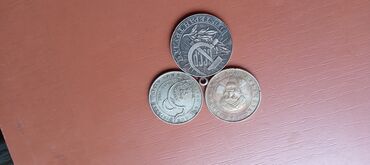 Другие аксессуары: 1.фото монеты по 200 сом 2.фото монеты по 300сом 3.фото монеты по