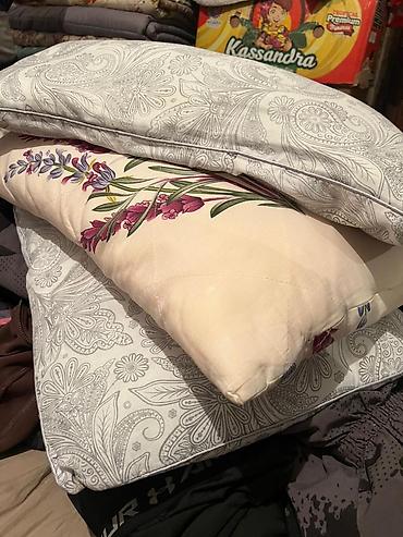 Одеяла и пледы: Одеяло, Б/у, Все сезоны — 15