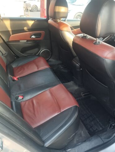 обмен на 570: Chevrolet Cruze: 2009 г., 1.6 л, Автомат, Бензин, Седан