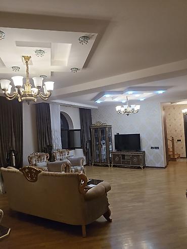 Həyət evləri və villaların satışı: Satılır – geniş həyət evi - Üç mərtəbəli, mansardlı mülk. - Fasadda — 26