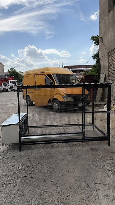 Курятник - Прочная рама из стального профиля, окрашена. - Стены и