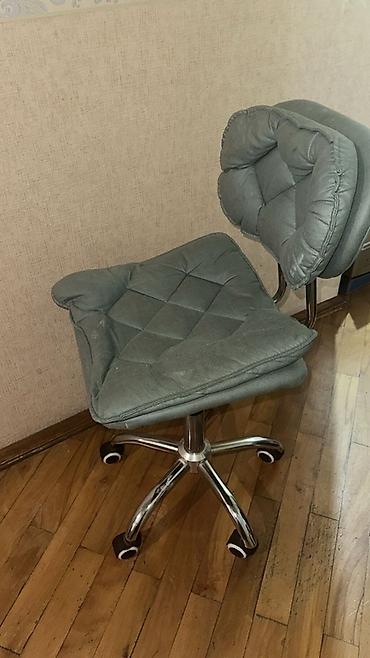 oyunçu stulu: Təkərli ofis/kreslo stulu - Rəng: tünd boz/yaşıl tonlarında - Yumşaq — 1