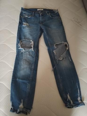 Farmerke: Dve ženske farmerke – različiti modeli i bendovi. 1) Sinsay skinny — 12