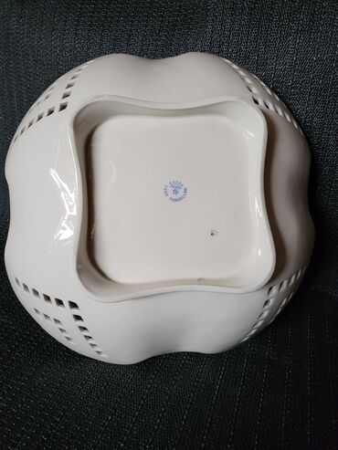 Kuhinjski setovi: Cinija nova sa stopama Fena porcelan Nemacka. 70te. Boja — 8