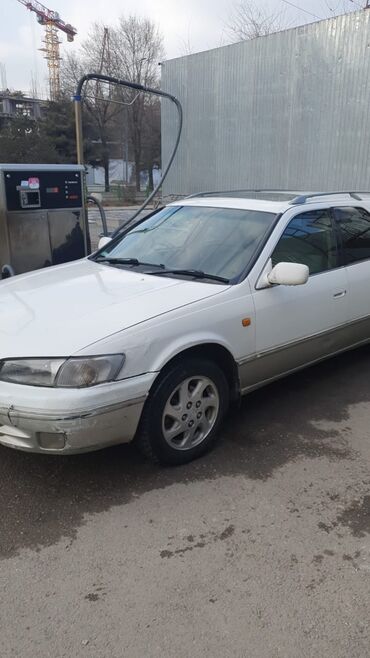 Toyota: Toyota Camry: 1998 г., 2.5 л, Автомат, Газ, Универсал