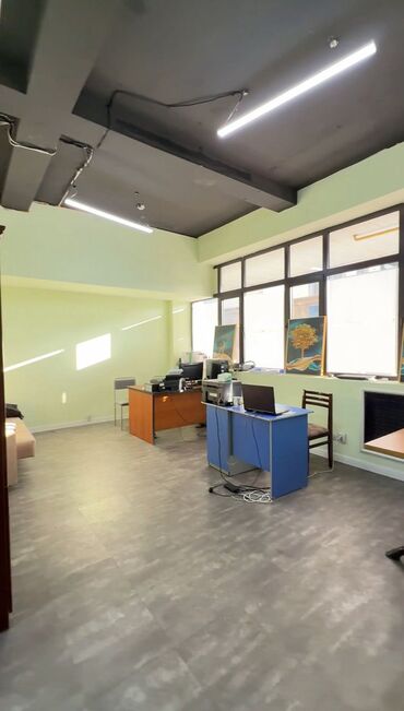 Офисы: Продаю Офис 250 м², С ремонтом, Без мебели, Многоэтажное здание, 2 этаж — 4