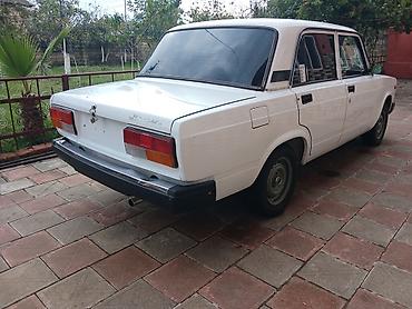 masin ucun breloklar: VAZ 2107, ağ rəng, sedan kuzov. Klassik arxa ötürücülü platforma və — 5