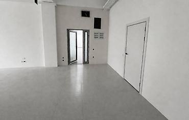 Продажа помещений свободного назначения: 📍 Бишкек, ЖК Royal • Площадь — 179 м² • Этаж — 2/14 • Отдельный вход с — 8