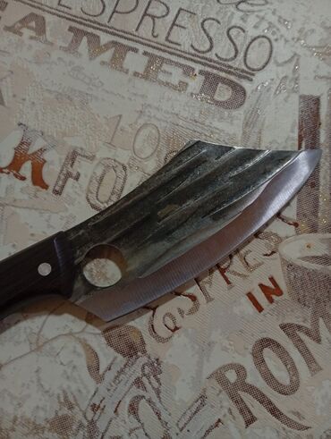 balıq qiyməti: Mətbəx bıçağı təzə və iti