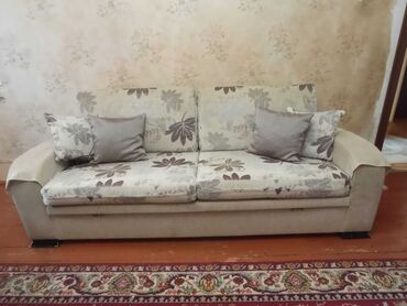 bazalı divan: Divan, İşlənmiş, Açılan, Bazasız, Parça, Çatdırılma yoxdur