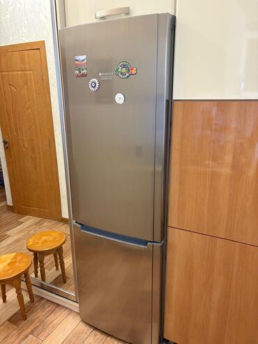 pambıq marojna: İşlənmiş 2 qapılı Hotpoint Ariston Soyuducu Satılır, rəng - Gümüşü