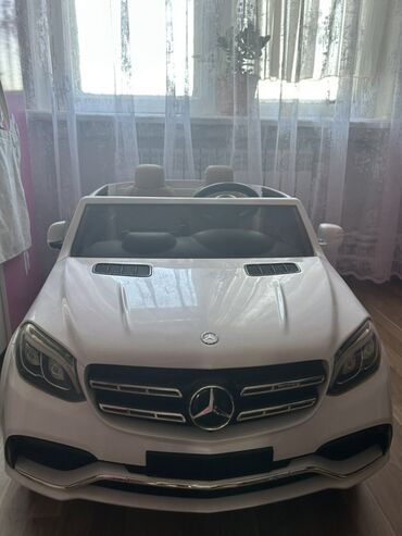Real aliciya endirim var Ağ rəngdə, Mercedes-Benz dizaynında olan bu