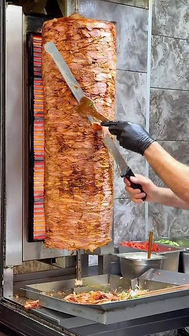 Otel, kafe, restoranlar: Mərdəkan təzə yolda, nəlbəki restoranın yanında yerləşən Dadlı Dönər — 1