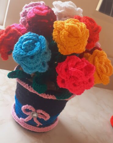 Süni güllər: Müxtəlif rəngli, əllə toxunmuş gül dəsti. Bu dəstə qırmızı, ağ -da lalafo.az — 9 Süni güllər: Müxtəlif rəngli, əllə toxunmuş gül dəsti. Bu dəstə qırmızı, ağ — 9