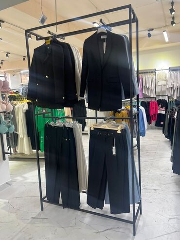 Кронштейны, стойки: Кронштейн Для телефонов и их аксессуаров, Материал: Стекло, С ящиками, Новый — 26