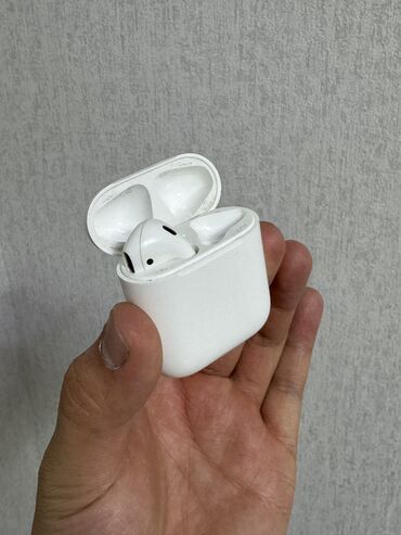 наушники с микрофоном для компьютера с одним штекером: Продаю AirPods 2 series с одним ухом оригинал четко работает микрофон