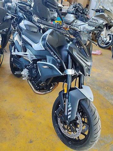 Мототехника: Мотоцикл CFMOTO 800 NK (нейкед) Ключевые особенности: - Двигатель — 2