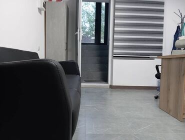 Офисы: Сдаю Офис, 44 м², В жилом комплексе, С оборудованием, С отдельным входом, С отдельным сан узлом — 4