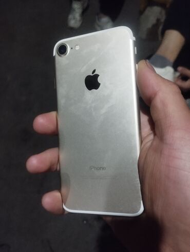 Apple iPhone: IPhone 7, Б/у, 32 ГБ, Золотой, Чехол, 100 %