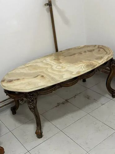 klub stolovi slike: Stilski sto (drvo / elipsa) 🪑✨ Dobro stanje. 🏠 Širina: 118 cm 📏