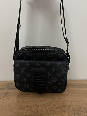 Барсетки: Барсетка, Louis Vuitton, Материал: Натуральная кожа, Застежка на магните, Регулируемый ремень, Множество карманов, Б/у — 3