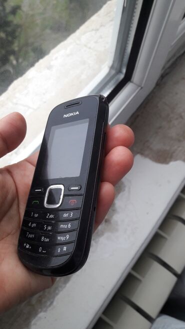 nokia 5700: Arijinal nokia telefonu xanim terefinden isdenib.hecbir prablemi