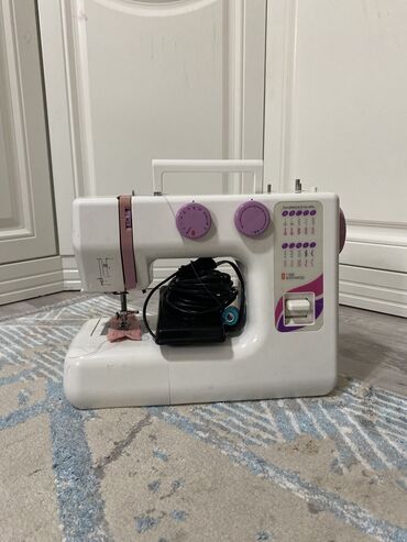 Техника и электроника: Швейная машина Вышивальная, Полуавтомат