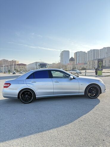 Mercedes-Benz: Mercedes-Benz E 220: 2.2 l | 2011 il Sedan — 10