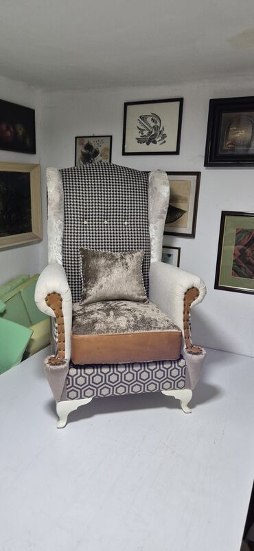 Fotelje: Fotelja sa visokim naslonom i raznolikim presvlakama kombinuje — 6