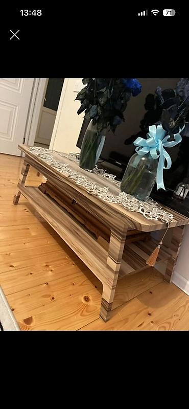 televizor stend: Zolaqlı ağac teksturasına malik modern TV/çay masası. - Material — 1